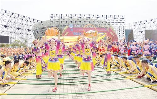 千人跳竹竿起舞踏歌来 武鸣"壮族三月三"隆重开幕