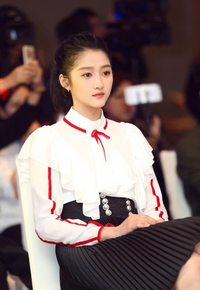 关晓彤卸妆照曝光,网友:像40岁大妈,鹿晗到底喜欢你什么?