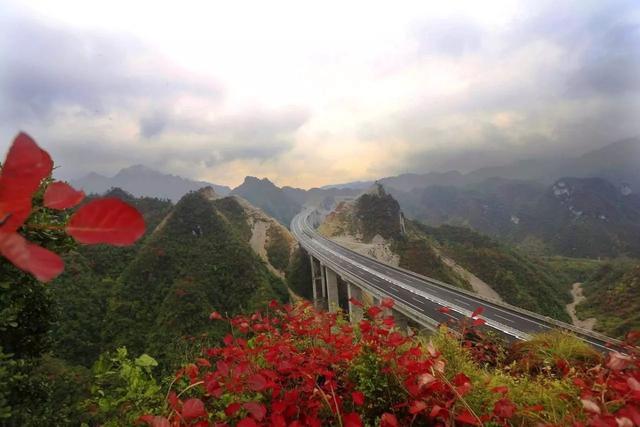 自驾湖南张花高速,神秘湘西北旅游大通道,一路风景一路风情!