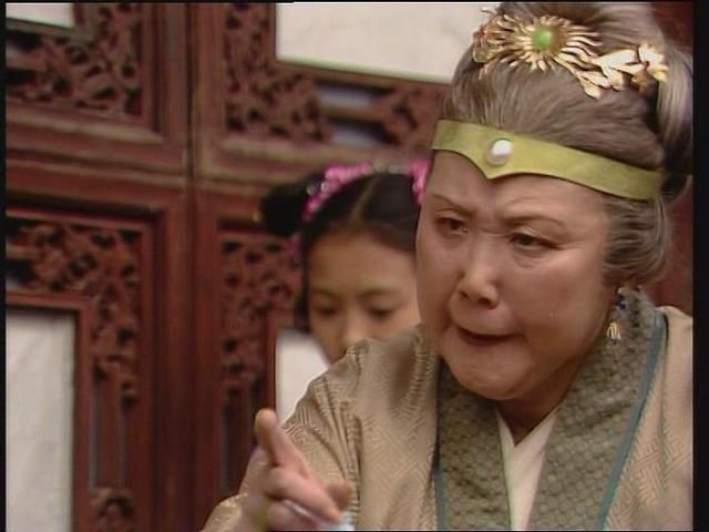 《红楼梦》里贾母查处赌博的雷霆手段
