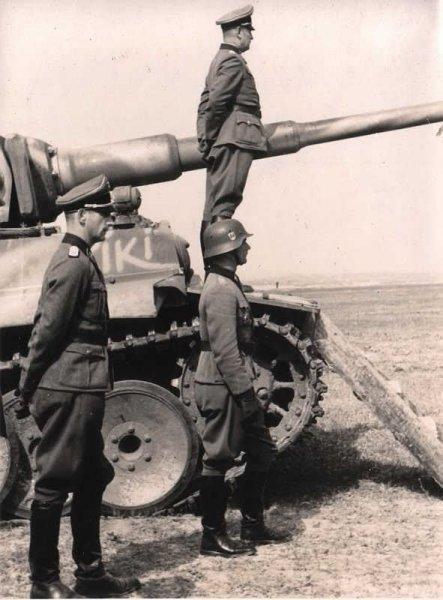 这个解放军开国少将会开战斗机,还参加二战击落过德军飞机图片