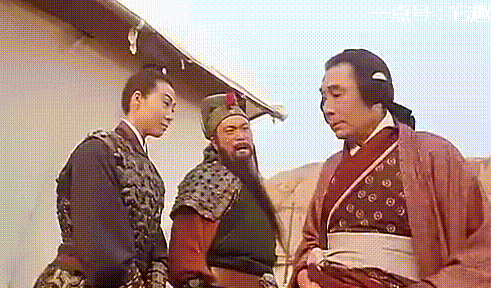 搞笑gif:大婶儿,你这样让关二爷很没面子的呀!