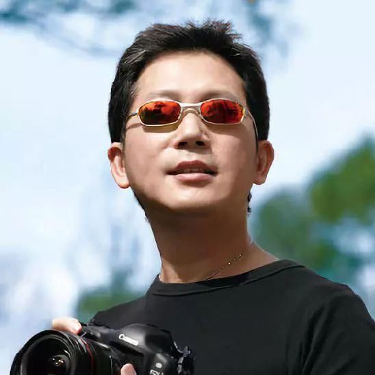 1992年,廖安丽一家移民澳大利亚,叶青霖因为工作在香港,所以得香港和