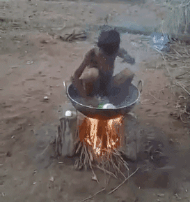 搞笑gif趣图:妹子,你是怎么做到的,这舌头也太软了吧!