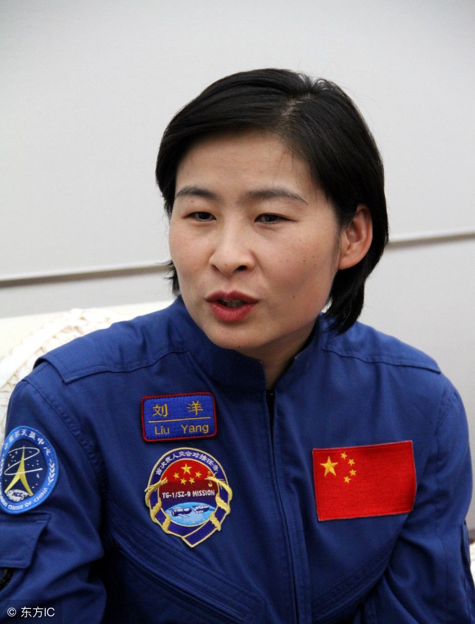 她是中国首位女航天员刘洋,凭借自己的努力,成为了女中豪杰