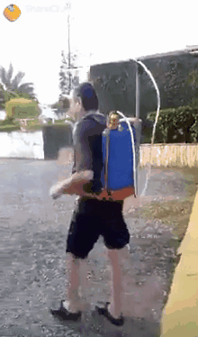 搞笑gif:一年前从市场买回来的兔子,越养越不对劲