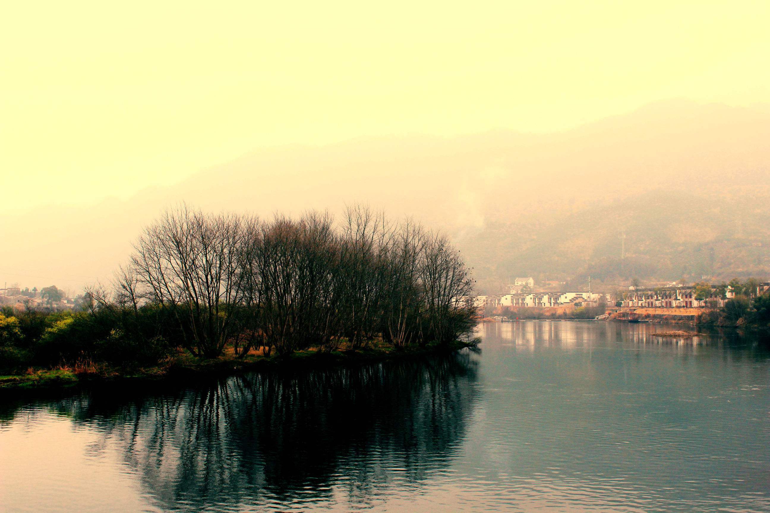 漾着微笑的漾是什么意思