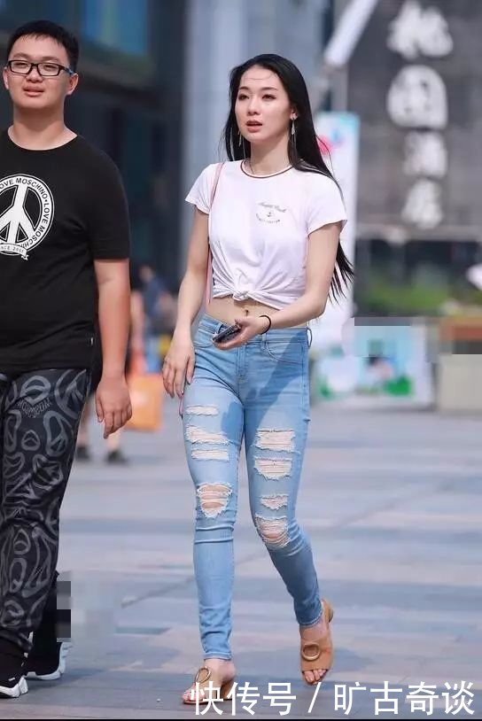 清纯小身材秀小蛮腰,身穿美女牛仔裤,美女惹火a身材紧身v身材图片