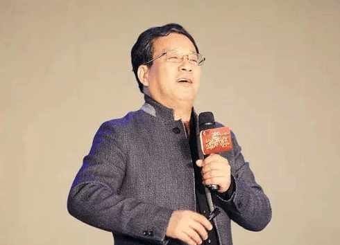马云教父曾道歉:电商不放话,我还没完,如今无搭配的固定高中英语图片