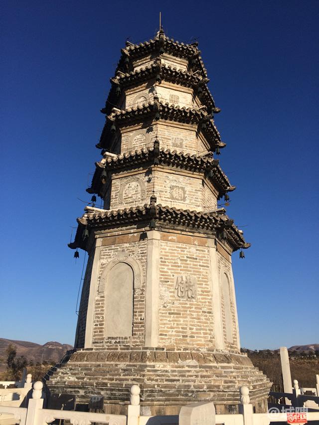 「三河」有座灵山,灵山上有座灵山寺,灵山寺旁有个灵山塔