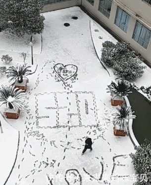 搞笑gif:如果我穿成这样出门 不知道会不会被打
