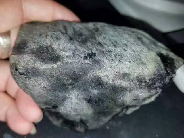 翡翠赌石之王—脱沙老象皮,赌石中的王者!