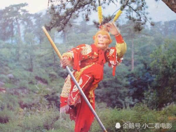 西游记86版孙悟空的金箍棒变大变小,没有特效的年代是这样拍的