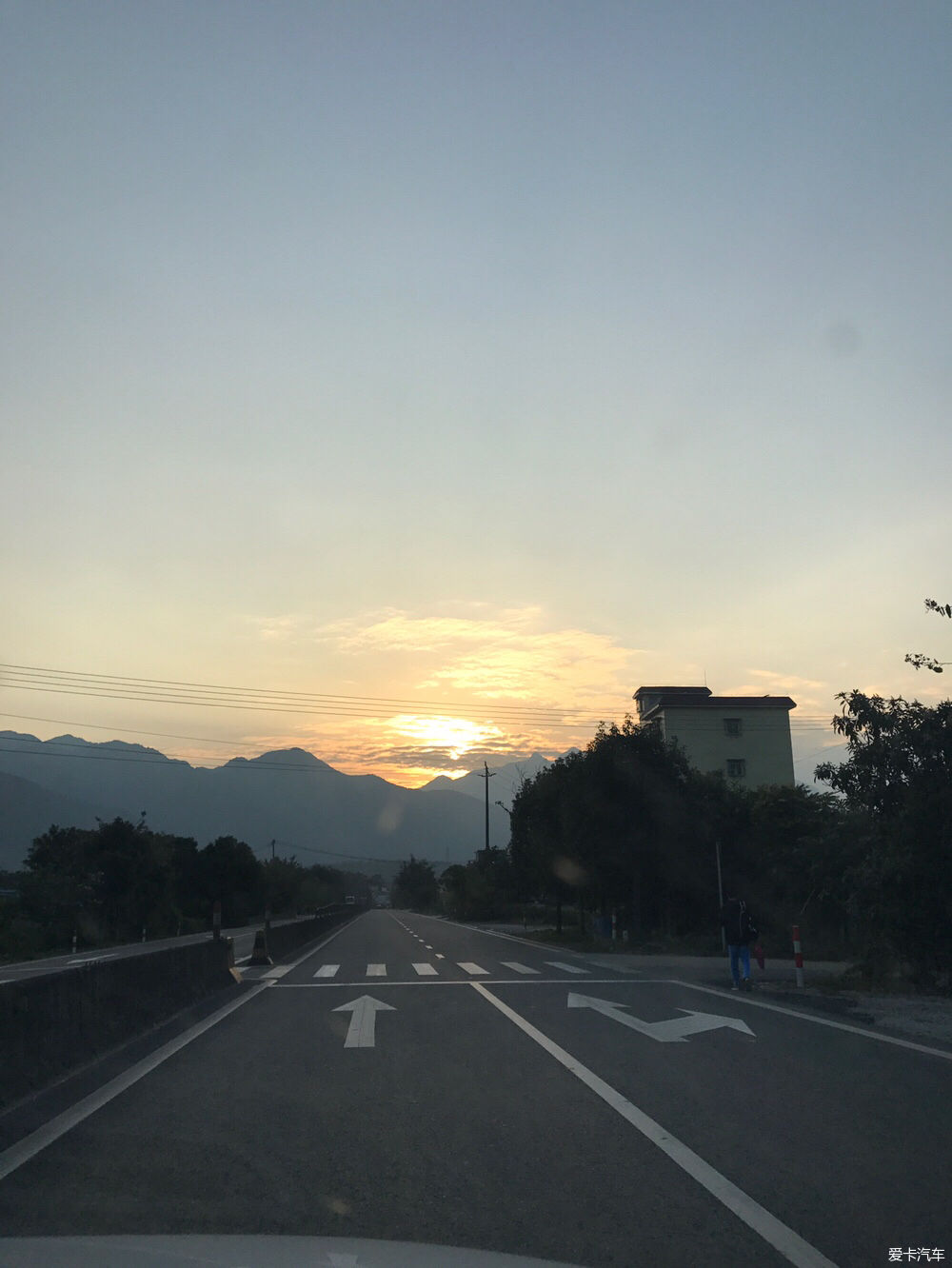 迎着太阳出发