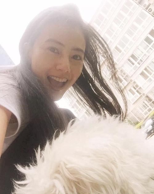 最美的高圆圆在生活照里不在街拍,顶着近乎素颜的脸依然美的冒泡