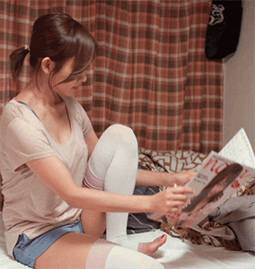 最新一期内涵爆笑动图 妹子,你就这么喜欢这床?