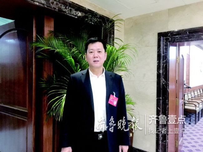 济南市人大代表,济南热力集团党委书记,董事长潘世英