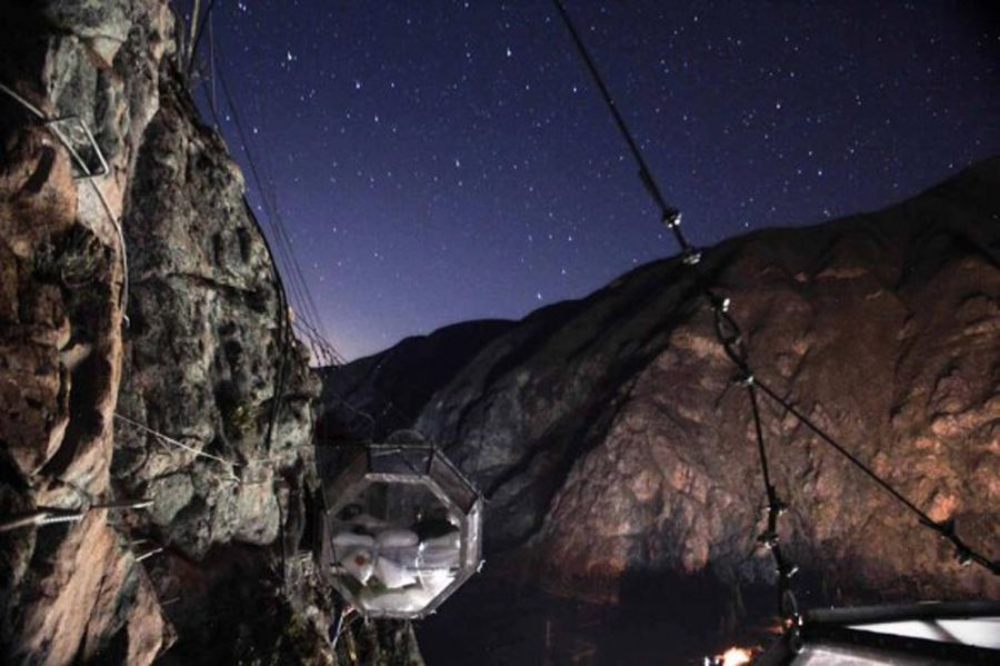 世界上最惊险的酒店,建在悬崖上,床下就是万丈深渊!