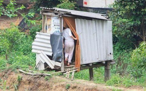 嘲笑印度露天公厕?网友:中国农村的茅厕还不如印度那?
