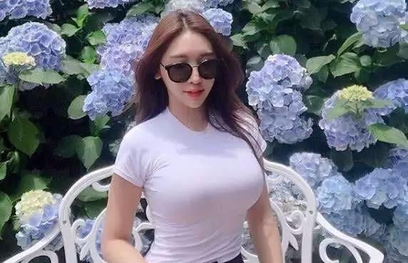 韩国健身美女白慧珍,算个很有特点的健身女神.