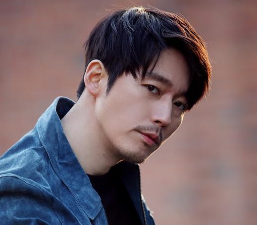 韩国演员张赫近日与所属经纪公司sidushq完成续约.