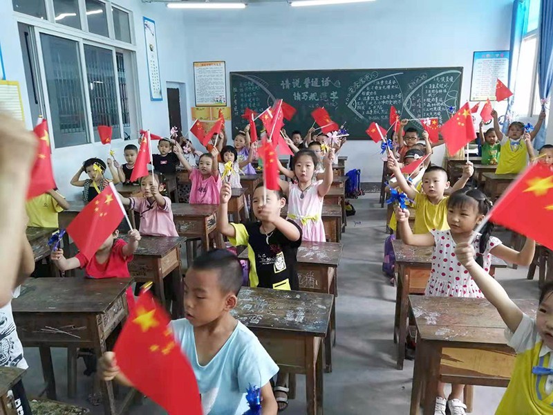 南充市高坪第三小学开展新生派送开学礼物活动纪实