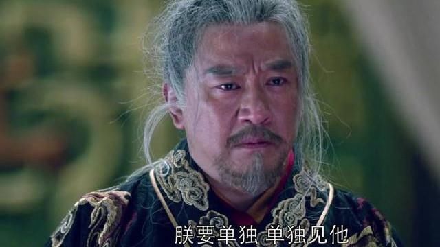 除去了夏首尊和谢侯爷两个血海深仇分外眼红的仇人,梁帝一个人坐在他
