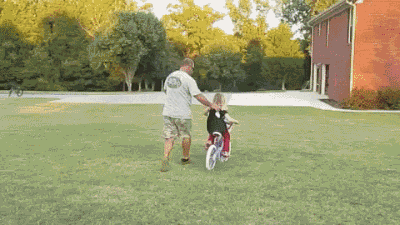 搞笑gif图:哈哈哈~喜闻乐见,骑车摔倒的人真不少!