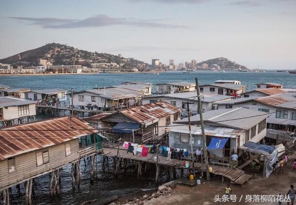 因为在巴布亚新几内亚首都内,同性恋违法