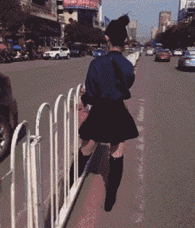 妹子,你太欺负人了吧,你是过去了,我怎么办啊