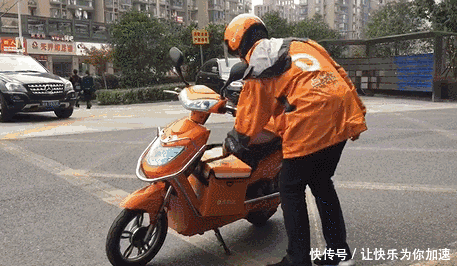 网友评论: @哎呀我的格:我是商家,那天下很大的雨,一个美团的骑手