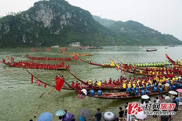 在怀化溆浦县,人们从五月初五开始过"端午节,一直到五月十五进入最