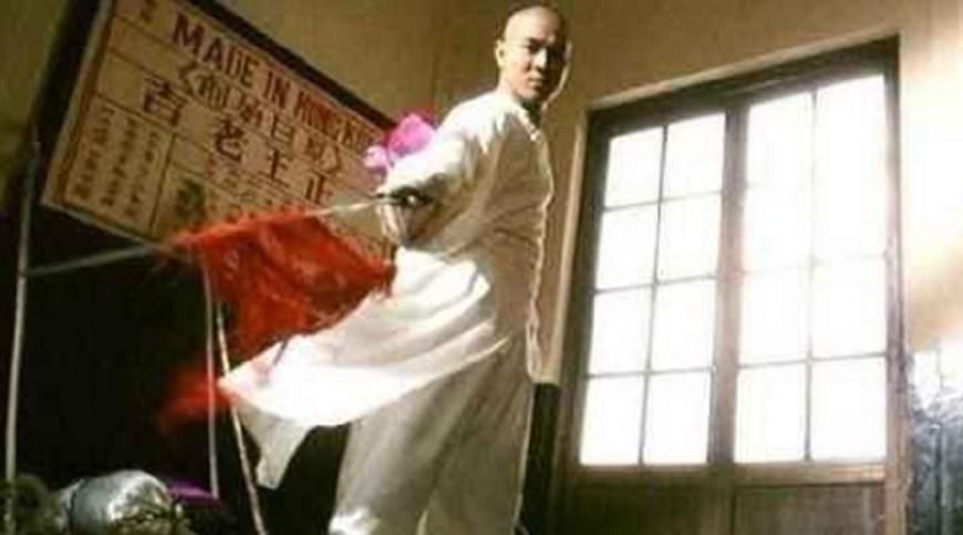 吴京喝茅台,甄子丹开沃尔沃,论功夫明星植入广告,就服李连杰!