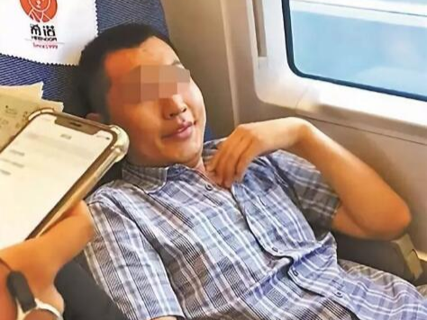 高铁"霸座男"被限乘所有火车席别 回应:接受处罚