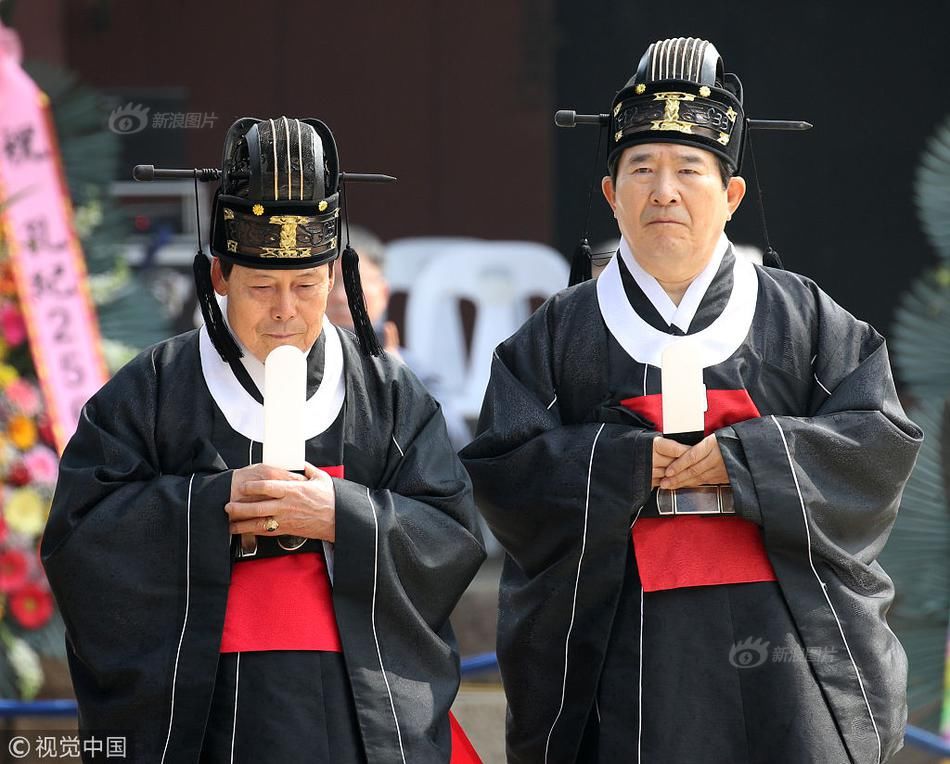 韩国举行春季释奠礼 祭官着古装祭孔庄严肃穆