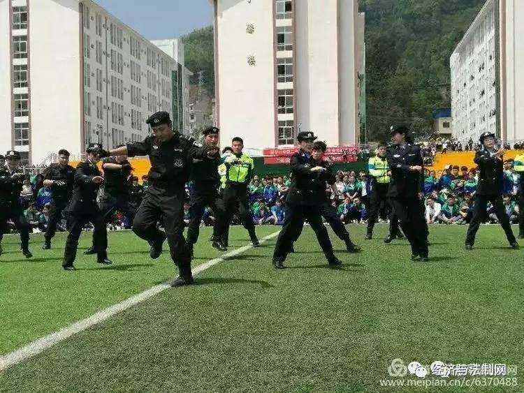 【公安风采】贵州册亨公安玩"快闪" 法治宣传n新潮