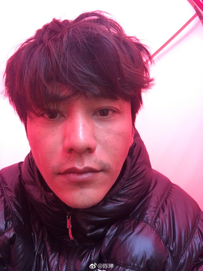 陈坤留络腮胡帅气不减 网友:男人味十足-北京时间