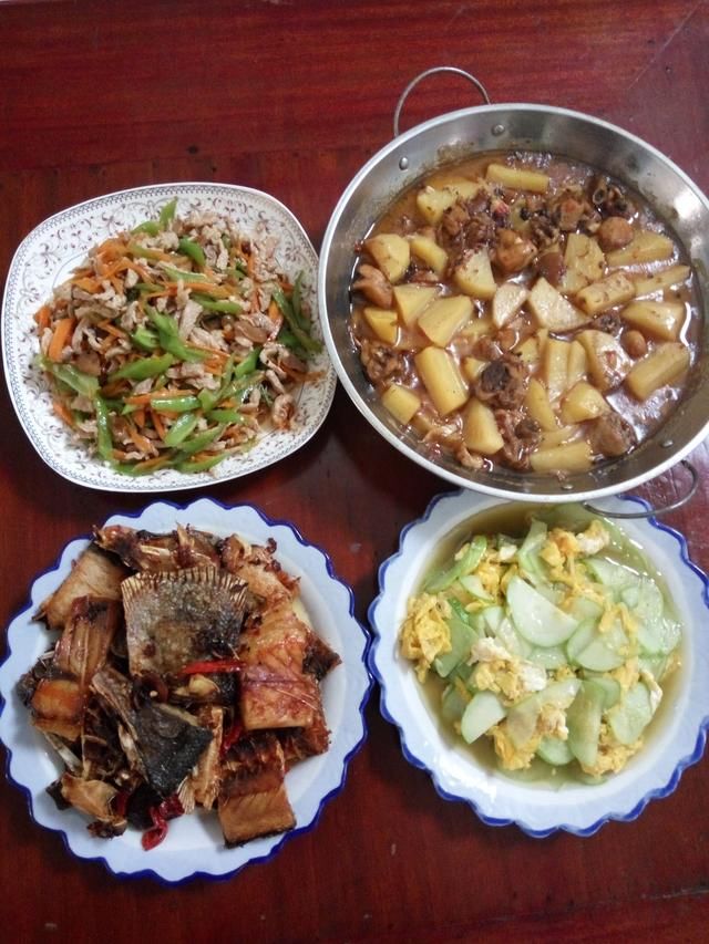 农村母亲做的家常菜,三个菜一个汤,吃了还想吃