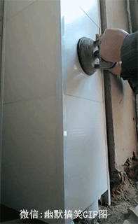 搞笑gif:睡了我的女神,还假装若无其事!