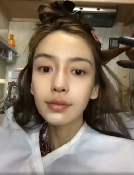 angelababy应援色,李易峰应援色 angelababy素颜色照曝光 妆前妆后模样引起网友热议!