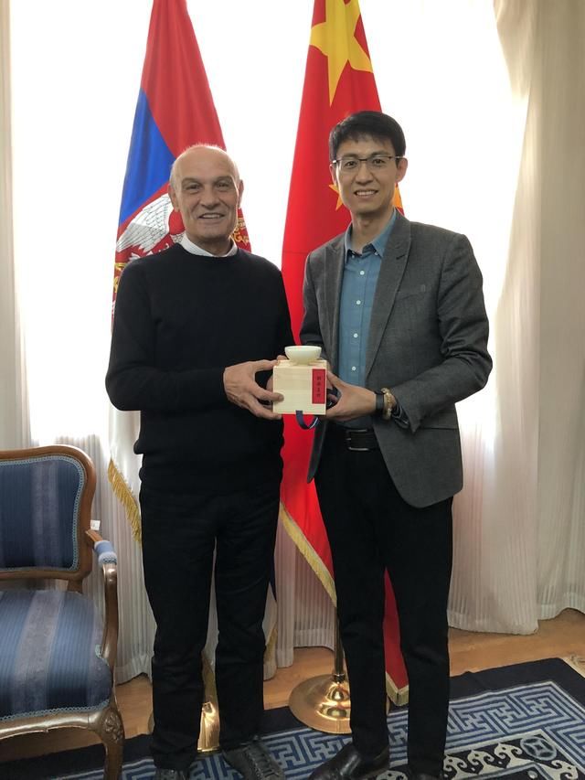 碗姐应邀拜访塞尔维亚驻华大使巴切维奇 洽谈陶瓷文化