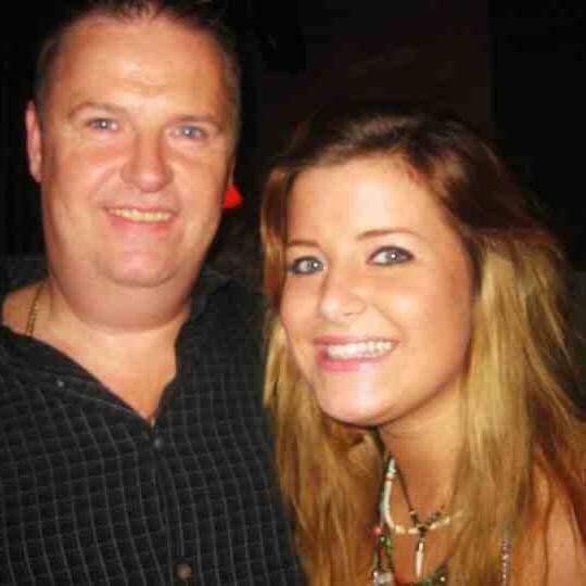 梦之谜，解析梦见别人担着骨灰约跑的深层含义