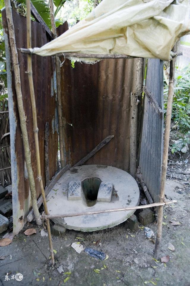 农村厕所环境改造,4000块的改造补贴老农也不愿意改