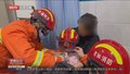 吉林辽源：儿童喝饮料贪玩 舌头卡在玻璃口处拔不出来