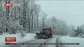美国东北部遭强风暴雪 航班延误部分地区停电