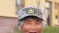 85岁84岁老两口每天升国旗
