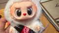 暴利生意！北京潘家园夜市摊主揭秘：一只Labubu转手就赚1000元！