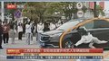 江西景德镇：女粉丝追星扑向艺人车辆被刮倒