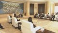 尹力会见意大利民主党国际书记普罗文扎诺