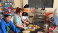 6月30日贵州榕江，某驾校教练与村民自发组成送餐队。